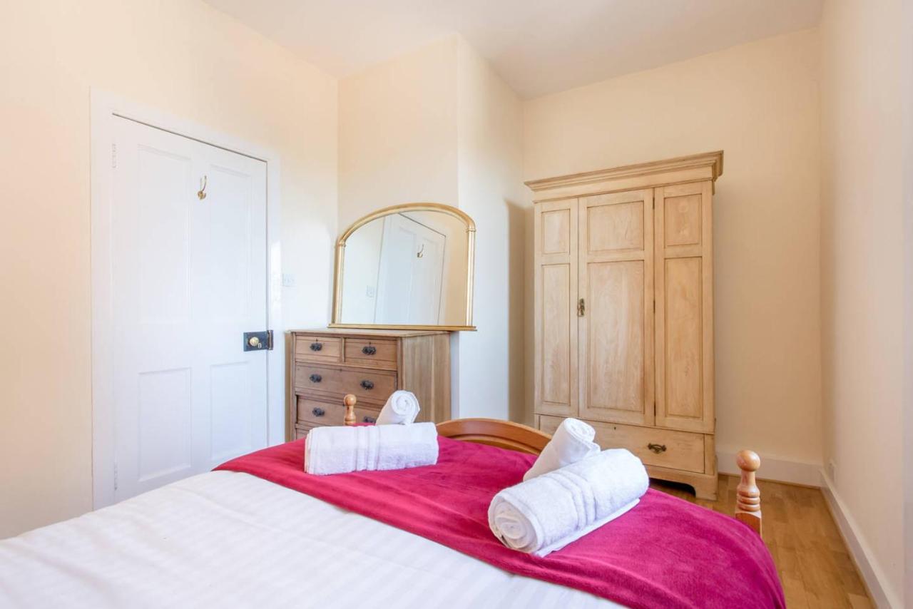 Altido Retro Castle Retreat 2Bed Lejlighed Edinburgh Eksteriør billede