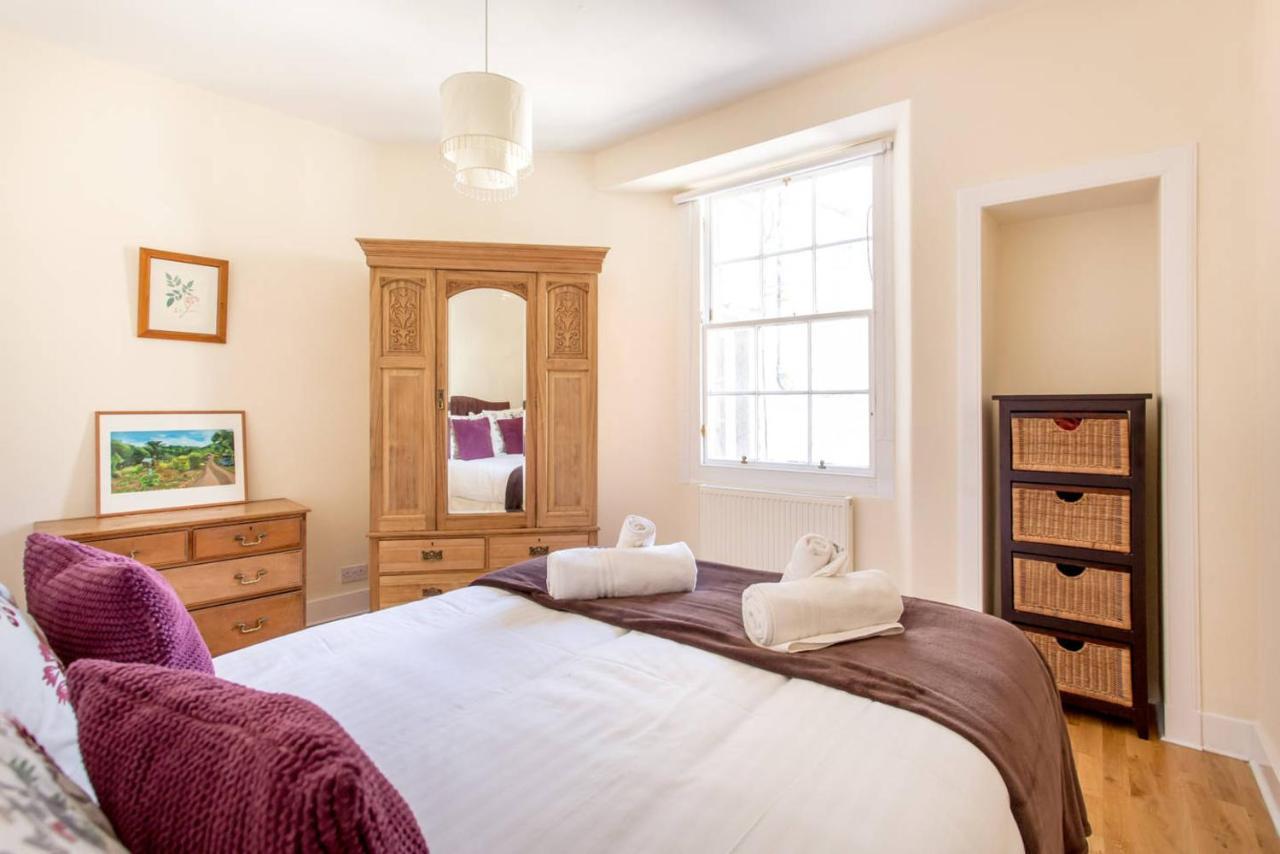 Altido Retro Castle Retreat 2Bed Lejlighed Edinburgh Eksteriør billede
